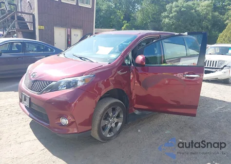 2013 Toyota Sienna Se 8 Passenger z USA, uszkodzony, nr VIN 5TDXK3DC1DS310515